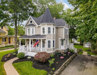 84 King Street, Reading, Massachusetts, 3 Bedrooms Bedrooms, 8 Rooms Rooms,2.5 BathroomsBathrooms,Residential,For Sale,King Street,73529291