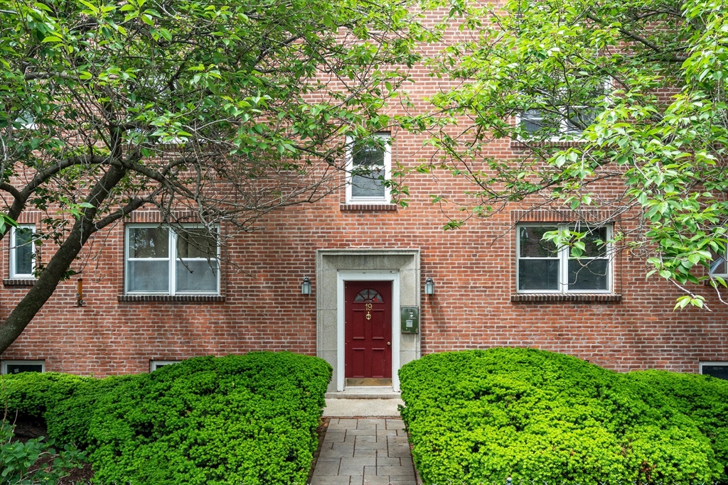 19 Alton Court, Brookline, Massachusetts, 1 Bedroom Bedrooms, 3 Rooms Rooms,1 BathroomBathrooms,Residential,For Sale,Alton Court,73529762