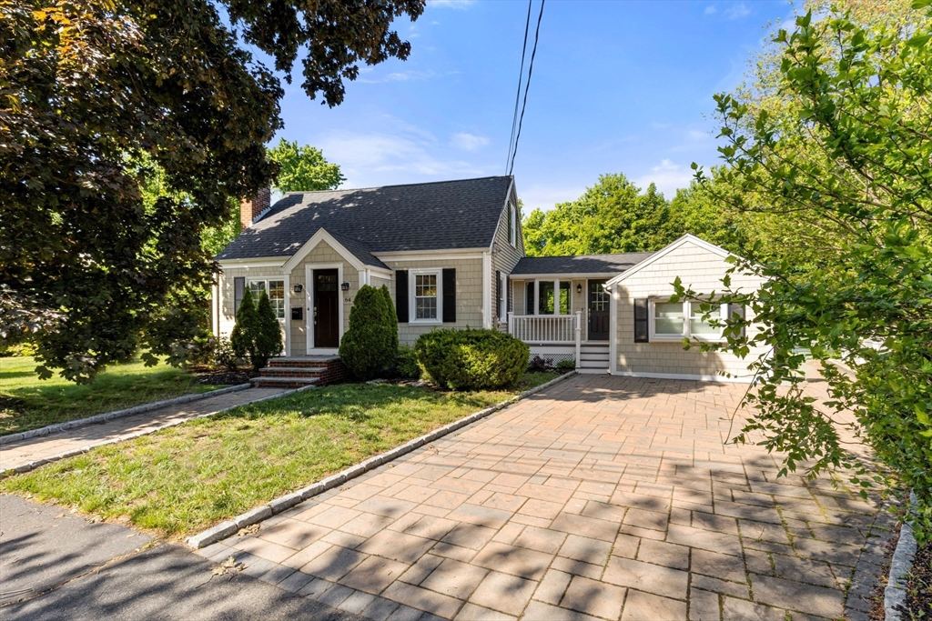 64 Paon Blvd, Wakefield, Massachusetts, 3 Bedrooms Bedrooms, 6 Rooms Rooms,2.5 BathroomsBathrooms,Residential,For Sale,Paon Blvd,73529524