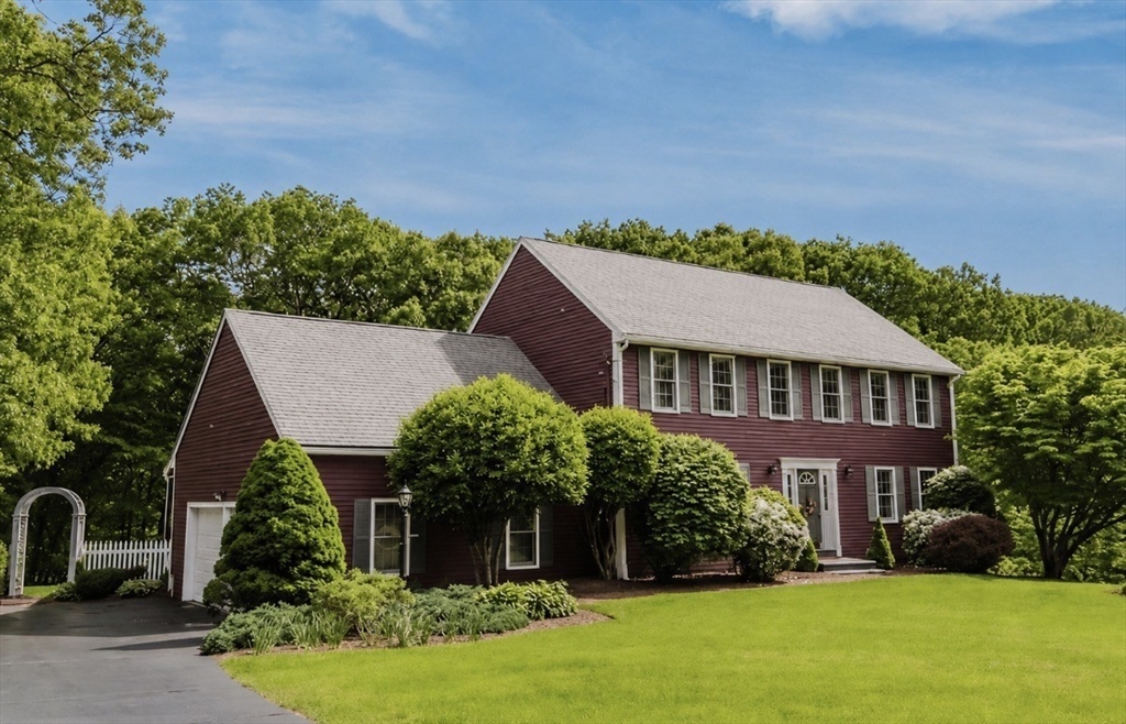 7 Tina Rd, Milford, Massachusetts, 4 Bedrooms Bedrooms, 8 Rooms Rooms,2.5 BathroomsBathrooms,Residential,For Sale,Tina Rd,73526594