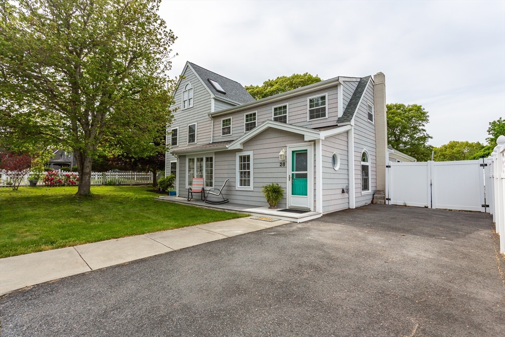 28 Winona Ave, Fairhaven, Massachusetts, 4 Bedrooms Bedrooms, 9 Rooms Rooms,3 BathroomsBathrooms,Residential,For Sale,Winona Ave,73529775