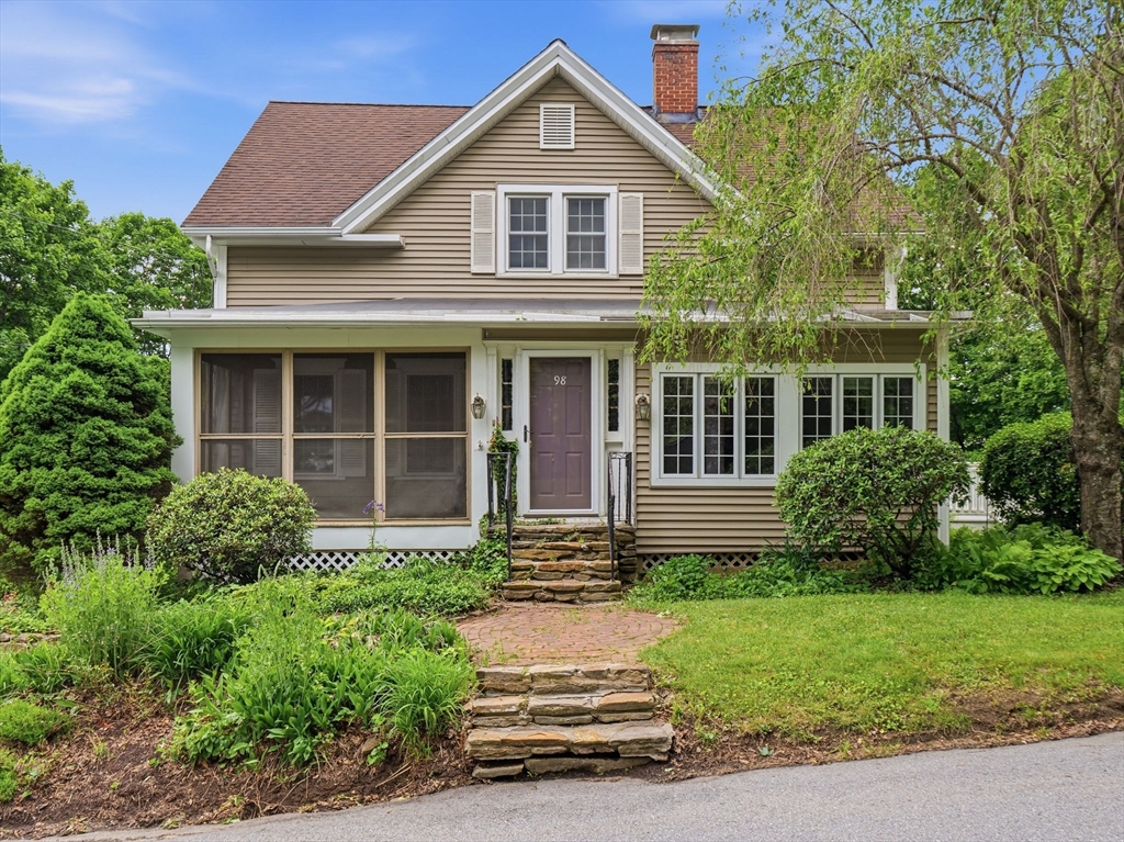 98 Walnut St, North Brookfield, Massachusetts, 4 Bedrooms Bedrooms, 8 Rooms Rooms,2 BathroomsBathrooms,Residential,For Sale,Walnut St,73529607