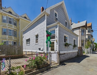 336 Davis St, New Bedford, Massachusetts, 4 Bedrooms Bedrooms, 8 Rooms Rooms,2.5 BathroomsBathrooms,Residential Income,For Sale,Davis St,73529784