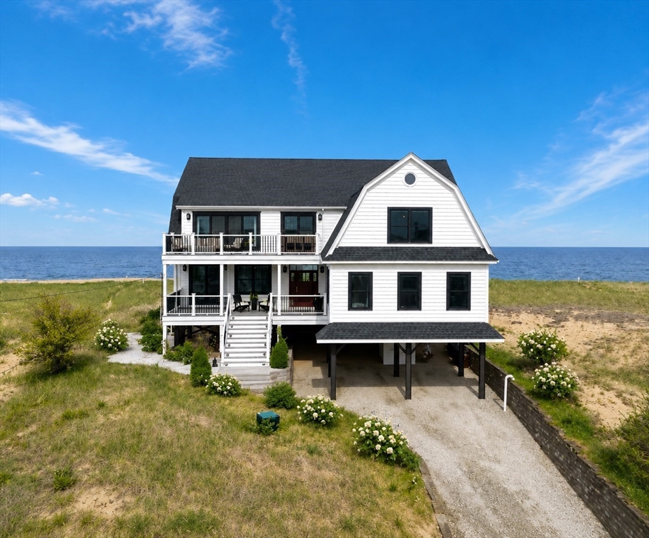 4 35th St, Newbury, Massachusetts, 3 Bedrooms Bedrooms, 13 Rooms Rooms,4 BathroomsBathrooms,Residential,For Sale,35th St,73529550