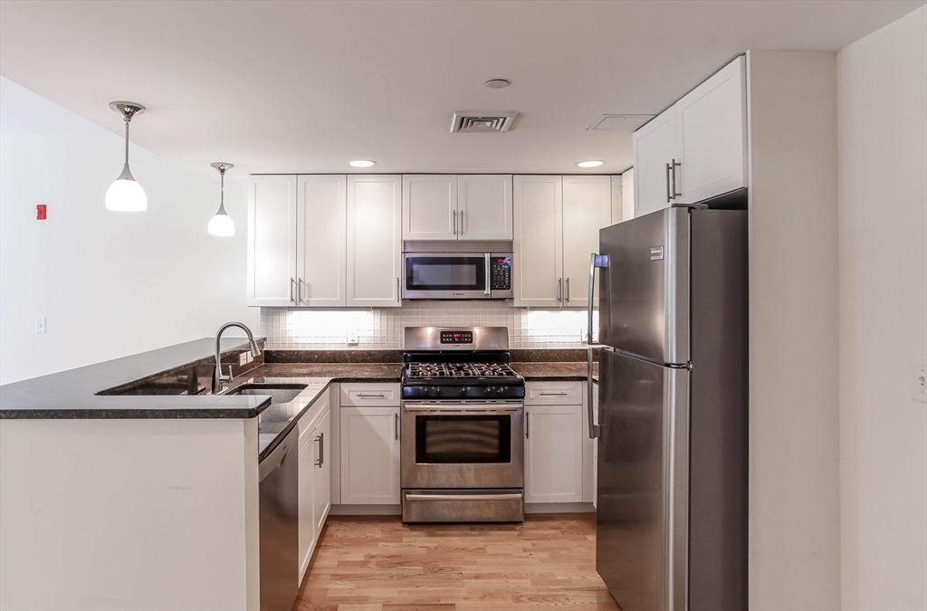 7 Cameron, Cambridge, Massachusetts, 1 Bedroom Bedrooms, 2 Rooms Rooms,1 BathroomBathrooms,Residential Lease,For Rent,Cameron,73529564