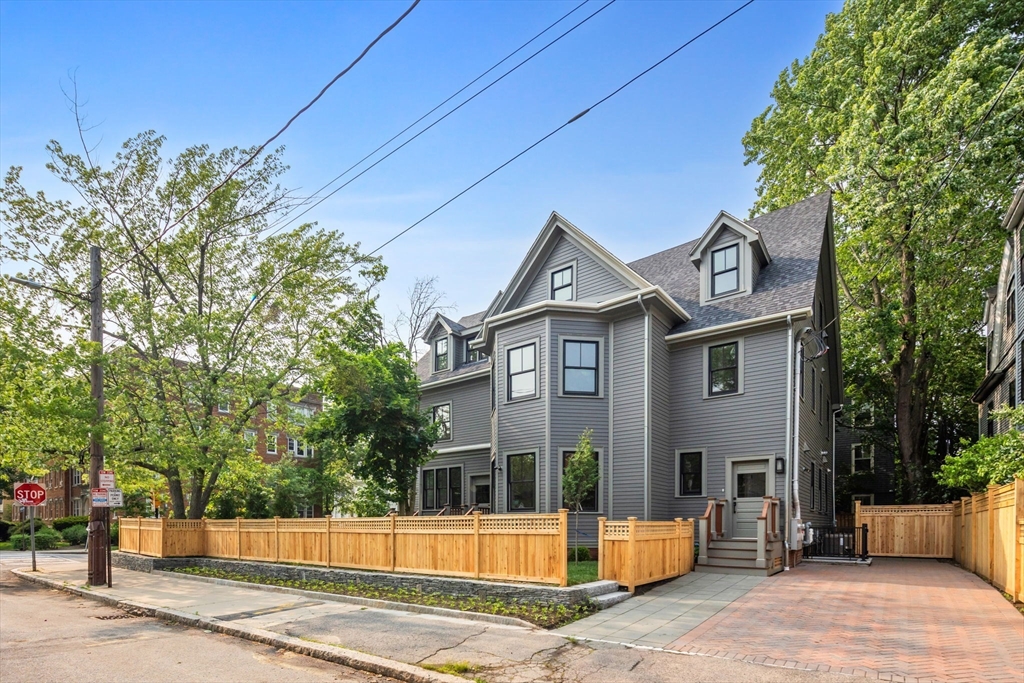 43 Wendell Street, Cambridge, Massachusetts, 4 Bedrooms Bedrooms, 8 Rooms Rooms,4.5 BathroomsBathrooms,Residential,For Sale,Wendell Street,73529469
