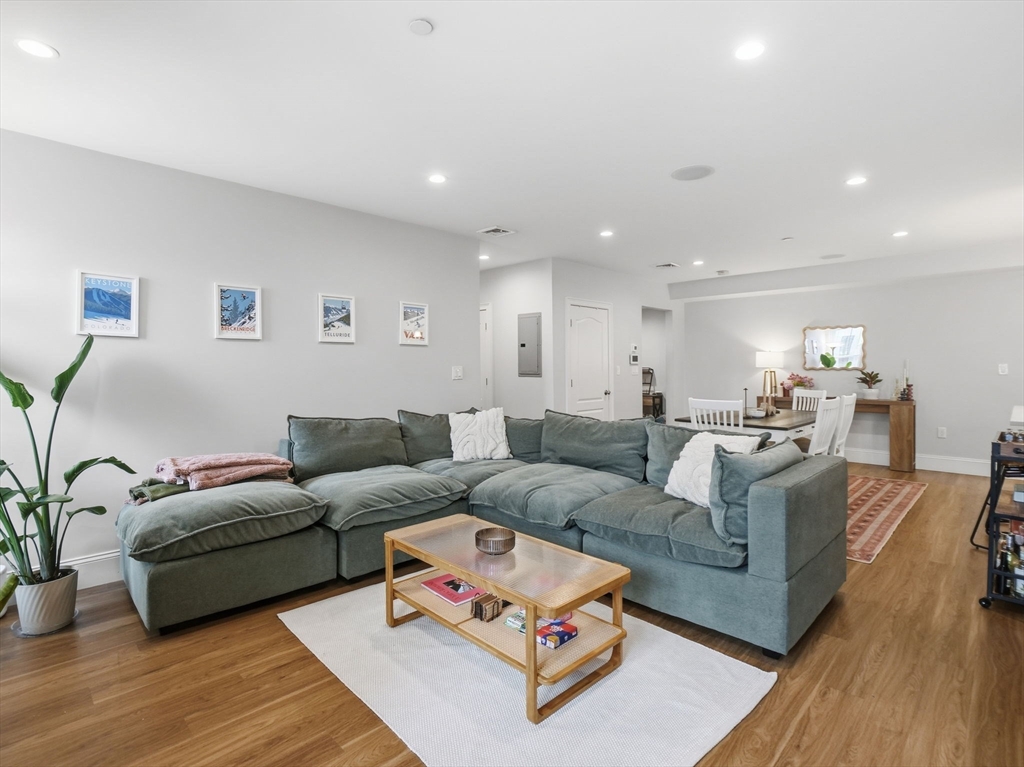 45 L Street, Boston, Massachusetts, 2 Bedrooms Bedrooms, 10 Rooms Rooms,2 BathroomsBathrooms,Residential Lease,For Rent,L Street,73520186