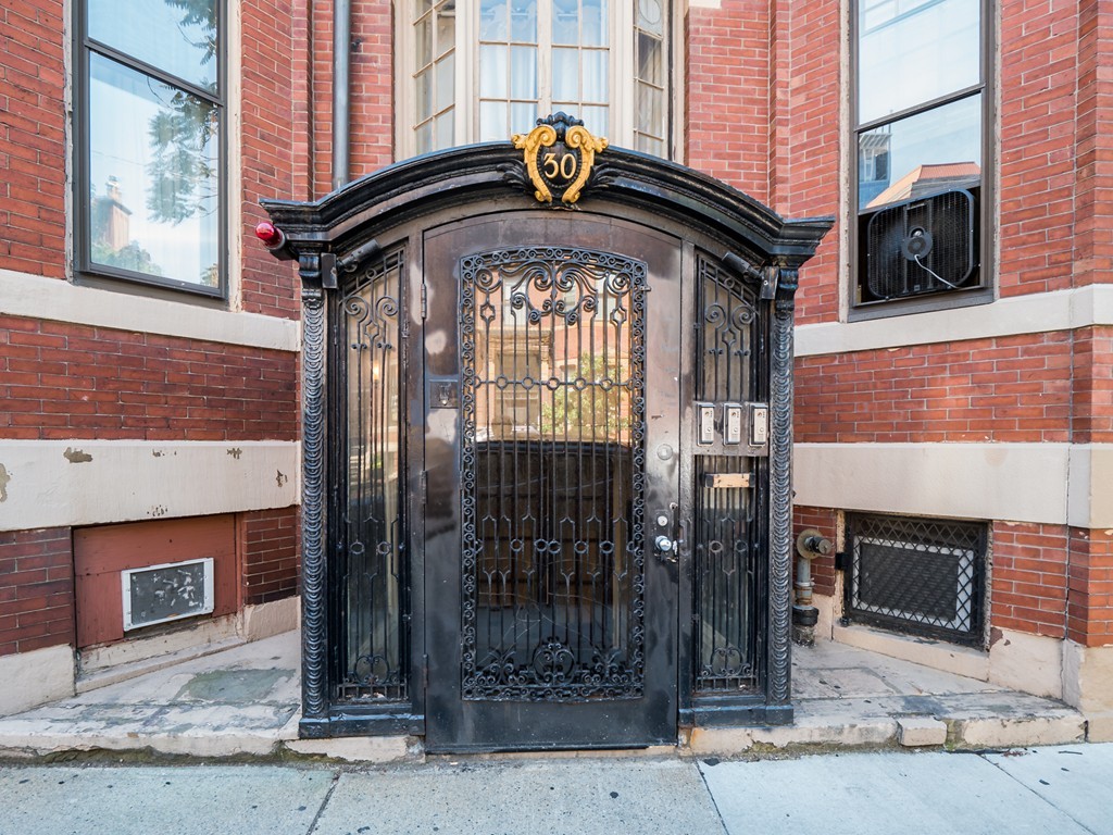 30 Gloucester Street, Boston, Massachusetts, 3 Bedrooms Bedrooms, 10 Rooms Rooms,3 BathroomsBathrooms,Residential Lease,For Rent,Gloucester Street,73516580
