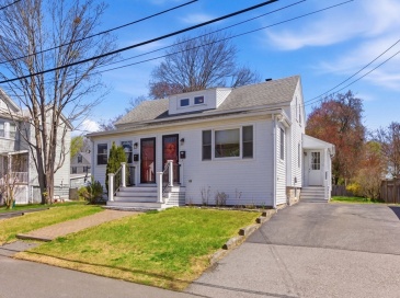 7 Maple Street, Reading, Massachusetts, 2 Bedrooms Bedrooms, 5 Rooms Rooms,1.5 BathroomsBathrooms,Residential,For Sale,Maple Street,73505517
