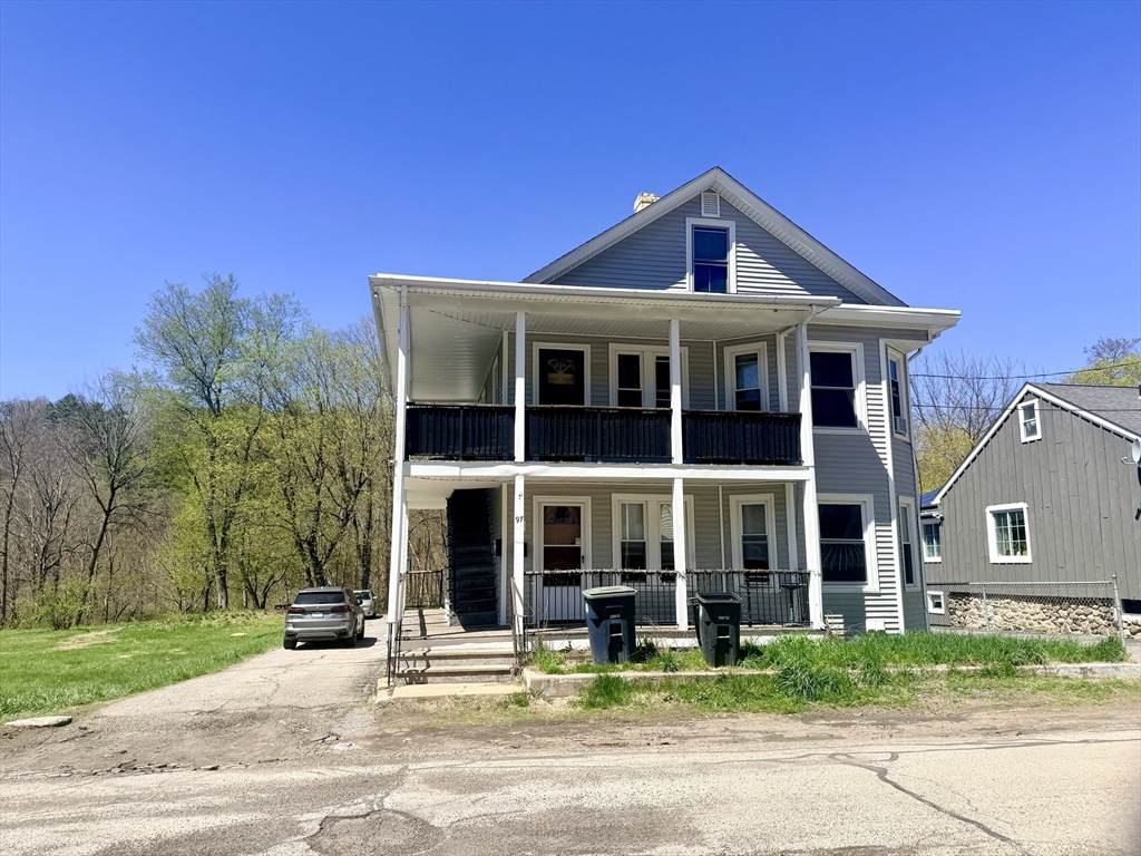 97 Plimpton, Southbridge, Massachusetts, 5 Bedrooms Bedrooms, 10 Rooms Rooms,2 BathroomsBathrooms,Residential Income,For Sale,Plimpton,73507354