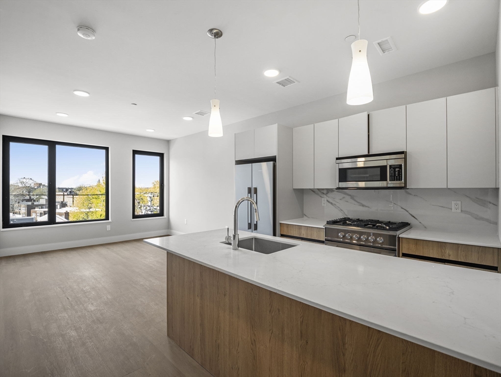 249 Corey Rd, Boston, Massachusetts, 2 Bedrooms Bedrooms, 5 Rooms Rooms,1 BathroomBathrooms,Residential Lease,For Rent,Corey Rd,73522305