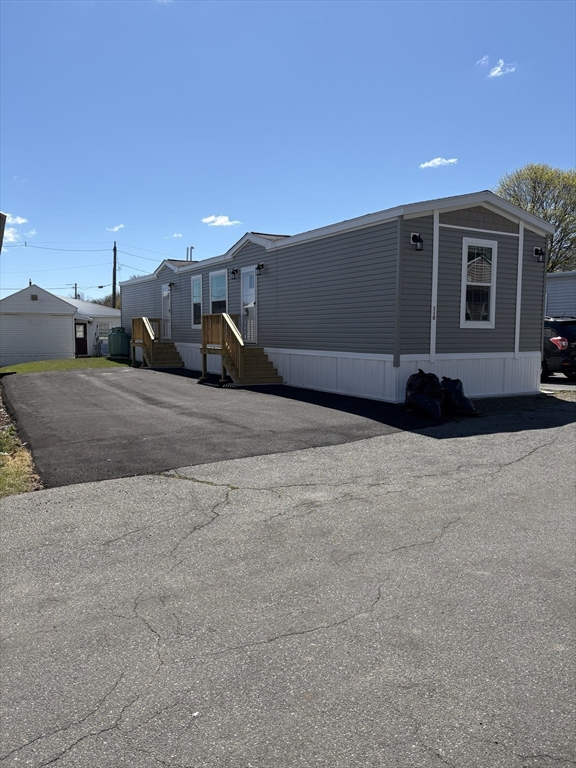 286 Newbury, Peabody, Massachusetts, 2 Bedrooms Bedrooms, 4 Rooms Rooms,2 BathroomsBathrooms,Residential,For Sale,Newbury,73448994