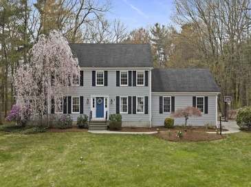 4 Mockingbird Ln, Franklin, Massachusetts, 4 Bedrooms Bedrooms, 8 Rooms Rooms,2.5 BathroomsBathrooms,Residential,For Sale,Mockingbird Ln,73507360