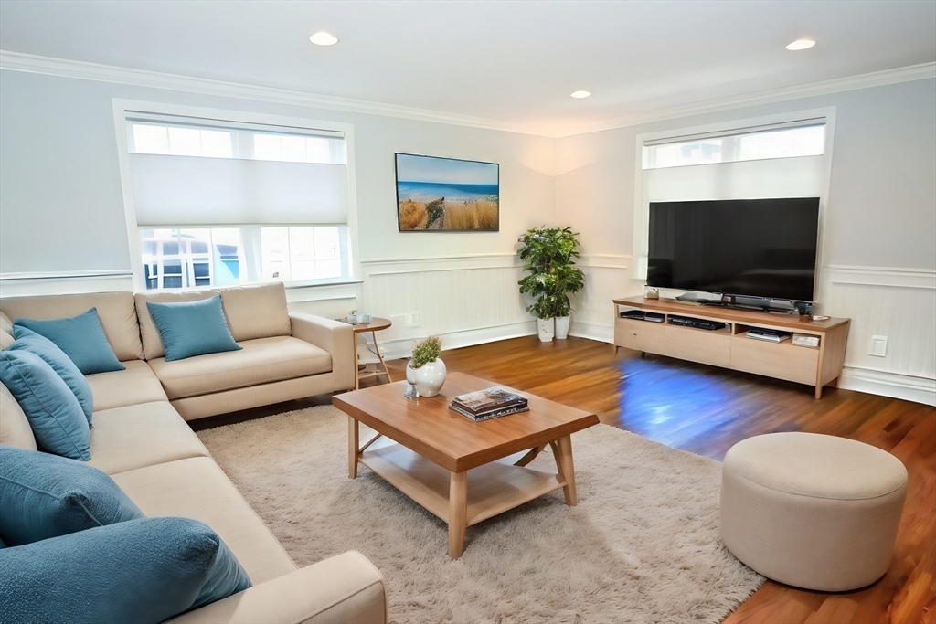 21 Franklin, Arlington, Massachusetts, 3 Bedrooms Bedrooms, 8 Rooms Rooms,2.5 BathroomsBathrooms,Residential Lease,For Rent,Franklin,73529597