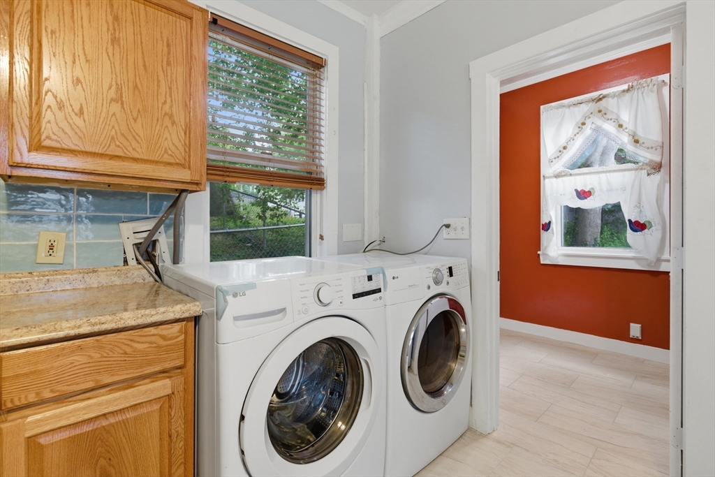 15 Drummond St, Boston, Massachusetts, 2 Bedrooms Bedrooms, 4 Rooms Rooms,1 BathroomBathrooms,Residential Lease,For Rent,Drummond St,73529608