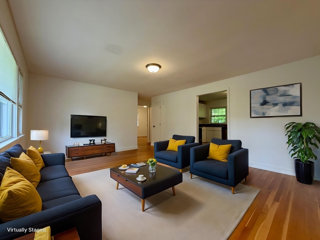 15 Park Avenue, Foxboro, Massachusetts, 2 Bedrooms Bedrooms, 4 Rooms Rooms,1 BathroomBathrooms,Residential Lease,For Rent,Park Avenue,73529446