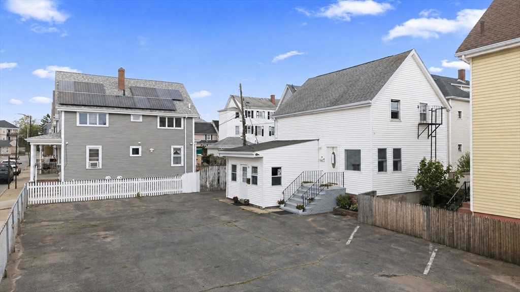 22 County St, New Bedford, Massachusetts, 2 Bedrooms Bedrooms, 7 Rooms Rooms,2.5 BathroomsBathrooms,Residential Income,For Sale,County St,73529445