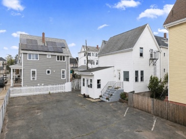 22 County St, New Bedford, Massachusetts, 2 Bedrooms Bedrooms, 7 Rooms Rooms,2.5 BathroomsBathrooms,Residential Income,For Sale,County St,73529445