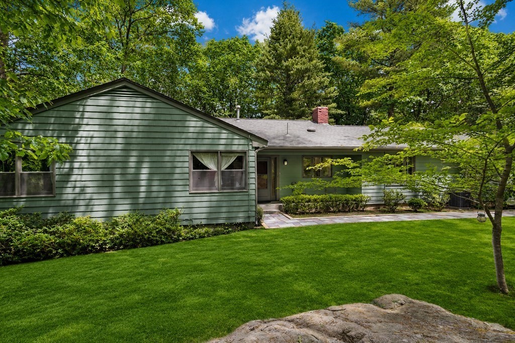 139 Stoney Lea Road, Dedham, Massachusetts, 3 Bedrooms Bedrooms, 7 Rooms Rooms,2 BathroomsBathrooms,Residential,For Sale,Stoney Lea Road,73529293