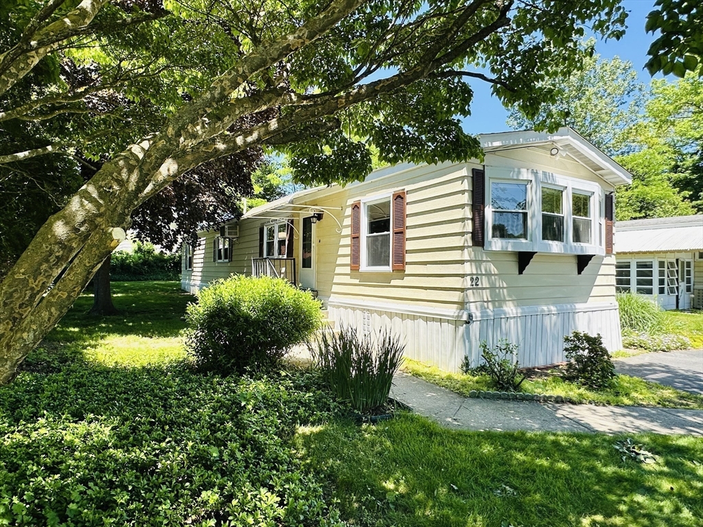 22 Contessa Dr., Springfield, Massachusetts, 2 Bedrooms Bedrooms, 4 Rooms Rooms,1.5 BathroomsBathrooms,Residential,For Sale,Contessa Dr.,73529625