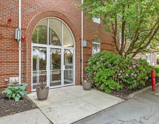 200 Captains Row, Chelsea, Massachusetts, 2 Bedrooms Bedrooms, 4 Rooms Rooms,2 BathroomsBathrooms,Residential Lease,For Rent,Captains Row,73529803