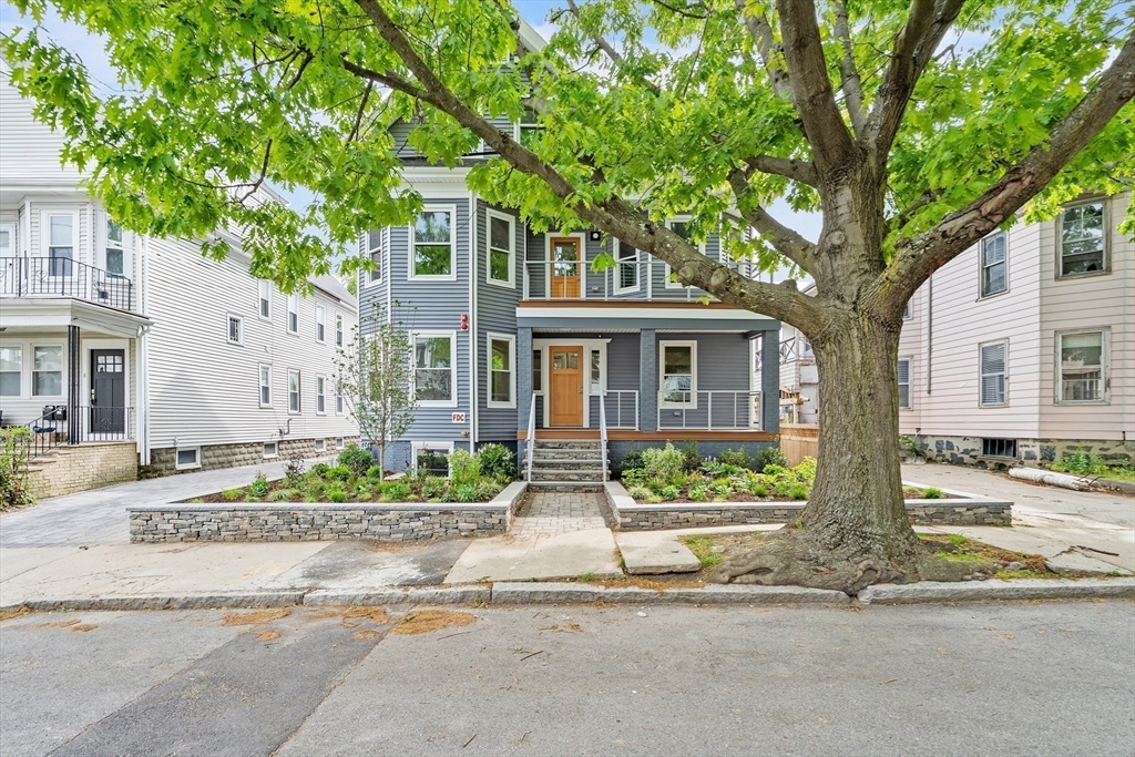 12 Foskett St, Somerville, Massachusetts, 4 Bedrooms Bedrooms, 9 Rooms Rooms,3 BathroomsBathrooms,Residential,For Sale,Foskett St,73529766