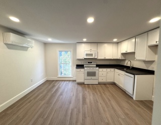 55 Central Street, Stoneham, Massachusetts, 1 Bedroom Bedrooms, 3 Rooms Rooms,1 BathroomBathrooms,Residential Lease,For Rent,Central Street,73529820