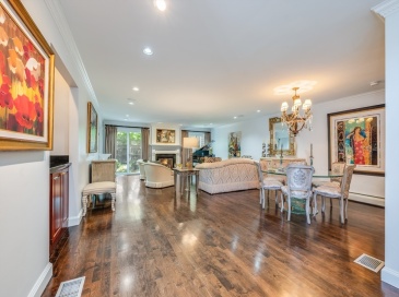 439 Dedham St, Newton, Massachusetts, 2 Bedrooms Bedrooms, 6 Rooms Rooms,2.5 BathroomsBathrooms,Residential,For Sale,Dedham St,73530124