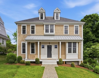 7 Howe St, Hingham, Massachusetts, 5 Bedrooms Bedrooms, 11 Rooms Rooms,3.5 BathroomsBathrooms,Residential,For Sale,Howe St,73530131