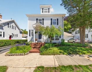 119 Plymouth St, New Bedford, Massachusetts, 3 Bedrooms Bedrooms, 7 Rooms Rooms,2.5 BathroomsBathrooms,Residential,For Sale,Plymouth St,73527080