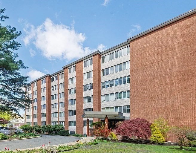 22 Chestnut Pl, Brookline, Massachusetts, 1 Bedroom Bedrooms, 3 Rooms Rooms,1.5 BathroomsBathrooms,Residential,For Sale,Chestnut Pl,73524323