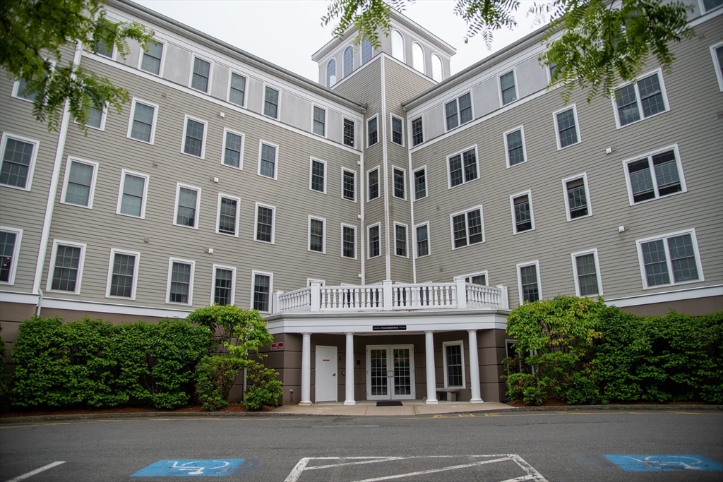 8 Crowninshield St, Peabody, Massachusetts, 2 Bedrooms Bedrooms, 4 Rooms Rooms,2 BathroomsBathrooms,Residential Lease,For Rent,Crowninshield St,73529760