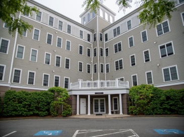 8 Crowninshield St, Peabody, Massachusetts, 2 Bedrooms Bedrooms, 4 Rooms Rooms,2 BathroomsBathrooms,Residential Lease,For Rent,Crowninshield St,73529760