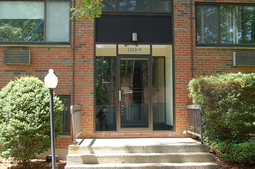 1323 Worcester Rd, Framingham, Massachusetts, 1 Bedroom Bedrooms, 3 Rooms Rooms,1 BathroomBathrooms,Residential,For Sale,Worcester Rd,73529855