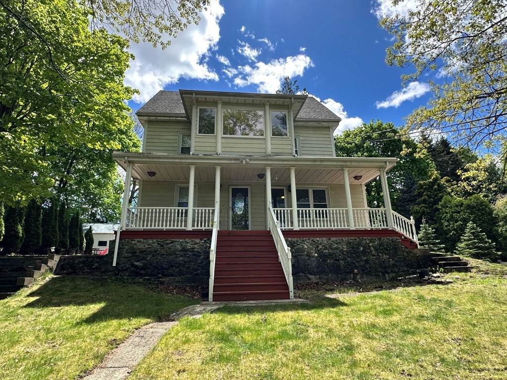 8 North St, Newton, Massachusetts, 3 Bedrooms Bedrooms, 5 Rooms Rooms,1.5 BathroomsBathrooms,Residential Lease,For Rent,North St,73529862