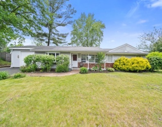 6 Antrim Rd, Peabody, Massachusetts, 3 Bedrooms Bedrooms, 9 Rooms Rooms,1.5 BathroomsBathrooms,Residential,For Sale,Antrim Rd,73529875
