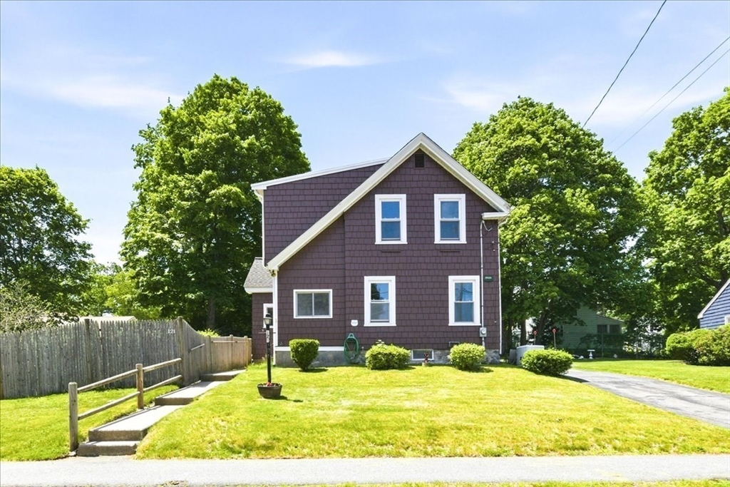 121 Oakdale Ave, Dedham, Massachusetts, 3 Bedrooms Bedrooms, 6 Rooms Rooms,2 BathroomsBathrooms,Residential,For Sale,Oakdale Ave,73529553