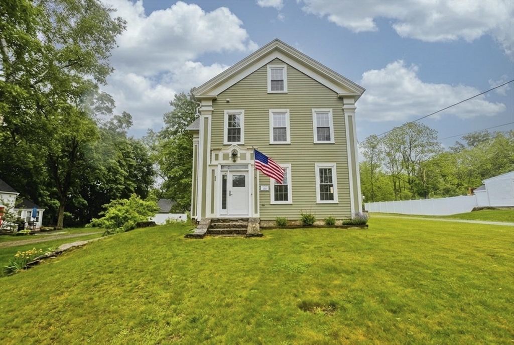 20 Worcester St, Grafton, Massachusetts, 4 Bedrooms Bedrooms, 10 Rooms Rooms,2.5 BathroomsBathrooms,Residential,For Sale,Worcester St,73529790