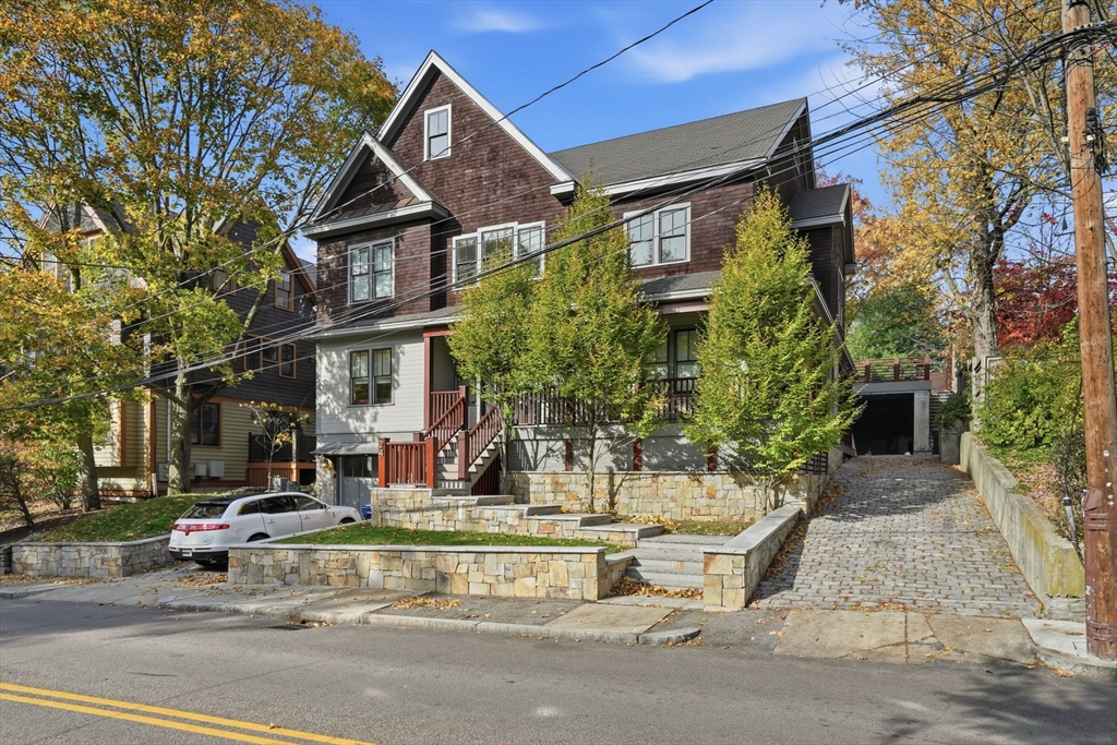 24 Sigourney St, Boston, Massachusetts, 5 Bedrooms Bedrooms, 8 Rooms Rooms,3.5 BathroomsBathrooms,Residential,For Sale,Sigourney St,73529443