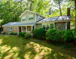371 Gardner St, Hingham, Massachusetts, 4 Bedrooms Bedrooms, 8 Rooms Rooms,1.5 BathroomsBathrooms,Residential,For Sale,Gardner St,73529568