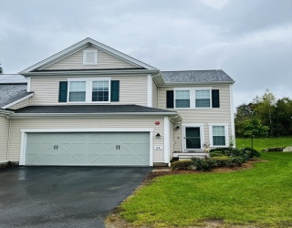 22 Holly Trl, Hopkinton, Massachusetts, 2 Bedrooms Bedrooms, 7 Rooms Rooms,2.5 BathroomsBathrooms,Residential Lease,For Rent,Holly Trl,73529804