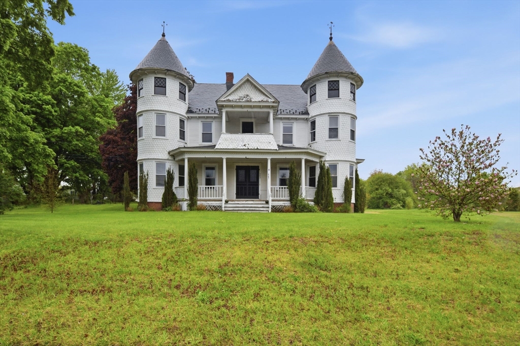 482 Holyoke St, Ludlow, Massachusetts, 5 Bedrooms Bedrooms, 8 Rooms Rooms,1 BathroomBathrooms,Residential,For Sale,Holyoke St,73529810