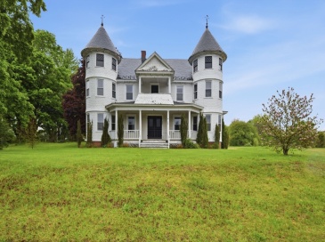 482 Holyoke St, Ludlow, Massachusetts, 5 Bedrooms Bedrooms, 8 Rooms Rooms,1 BathroomBathrooms,Residential,For Sale,Holyoke St,73529810