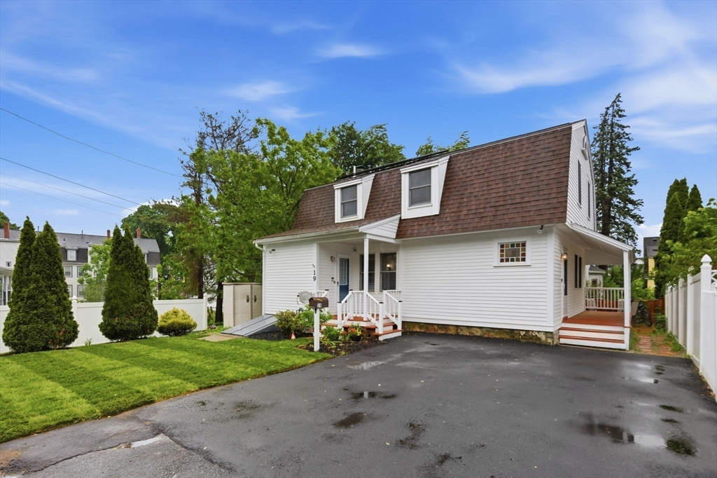 19 Elm Ct, Andover, Massachusetts, 4 Bedrooms Bedrooms, 7 Rooms Rooms,1.5 BathroomsBathrooms,Residential,For Sale,Elm Ct,73529710