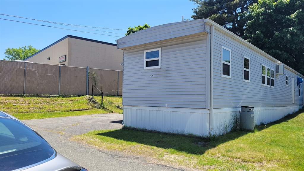 252 Newbury, Peabody, Massachusetts, 2 Bedrooms Bedrooms, 4 Rooms Rooms,1 BathroomBathrooms,Residential,For Sale,Newbury,73529963