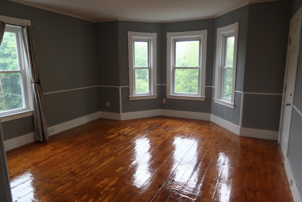 348 Fairmount St, Fitchburg, Massachusetts, 3 Bedrooms Bedrooms, 6 Rooms Rooms,1 BathroomBathrooms,Residential Lease,For Rent,Fairmount St,73529601