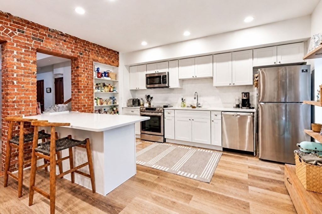 63 Rutland Street, Boston, Massachusetts, 2 Bedrooms Bedrooms, 6 Rooms Rooms,2.5 BathroomsBathrooms,Residential Lease,For Rent,Rutland Street,73529911
