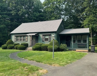293 Birch Bluffs Dr, Westfield, Massachusetts, 3 Bedrooms Bedrooms, 6 Rooms Rooms,2 BathroomsBathrooms,Residential Lease,For Rent,Birch Bluffs Dr,73529968
