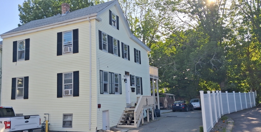 90 School St, Taunton, Massachusetts, 5 Bedrooms Bedrooms, 11 Rooms Rooms,3 BathroomsBathrooms,Residential Income,For Sale,School St,73529984