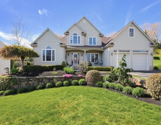 135 Pokanoket Path, Wrentham, Massachusetts, 4 Bedrooms Bedrooms, 9 Rooms Rooms,2.5 BathroomsBathrooms,Residential,For Sale,Pokanoket Path,73529633